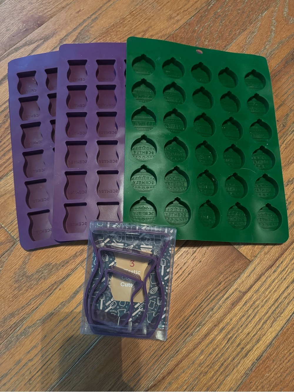 Scentsy Silicone Mold & Cutter Set in Purple and Green